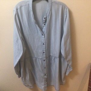 Soft Surrounding 2x light blue chambray style drop waist long sleeve shirt